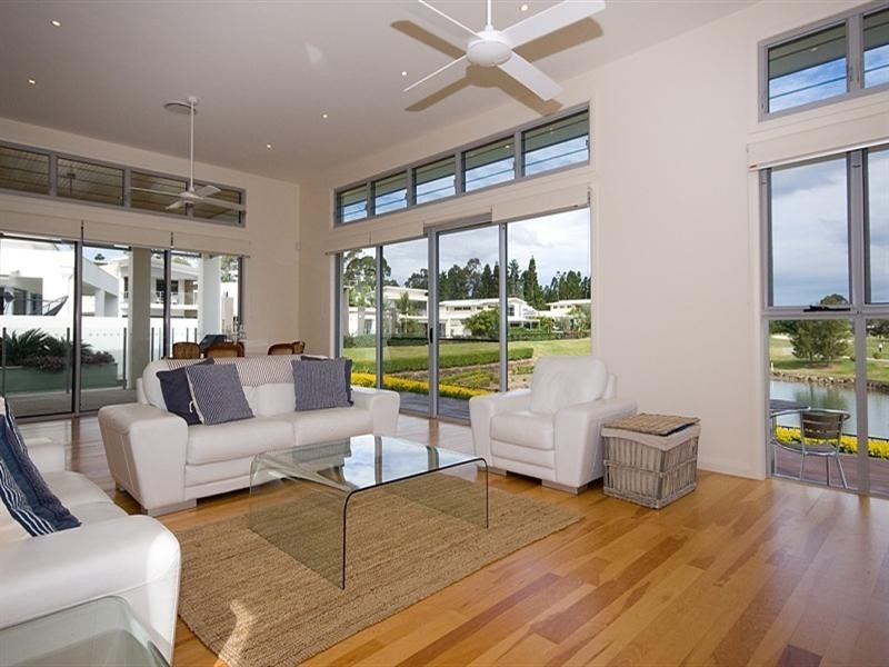 1029 Lakeview Terrace, Benowa QLD 4217