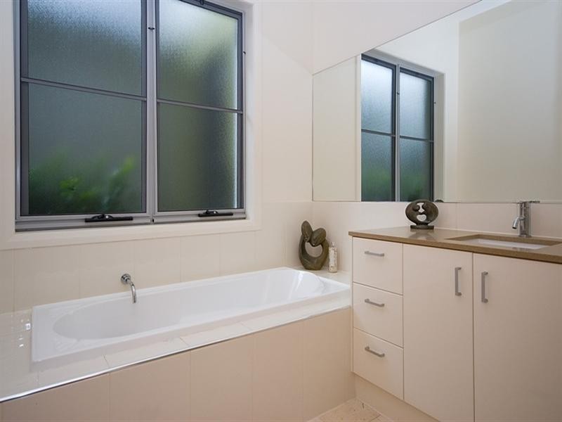 1029 Lakeview Terrace, Benowa QLD 4217