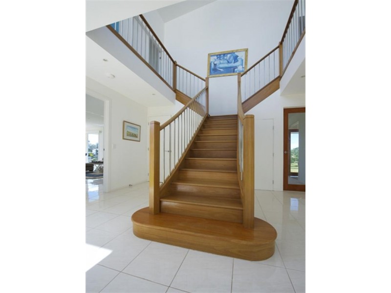 1037 Lakeview Terrace, Benowa QLD 4217