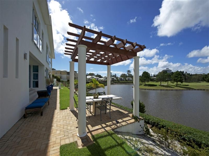 1037 Lakeview Terrace, Benowa QLD 4217