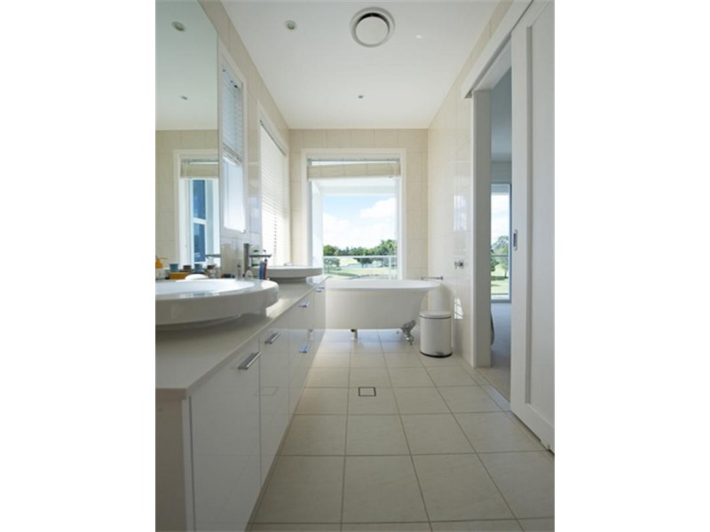 1037 Lakeview Terrace, Benowa QLD 4217