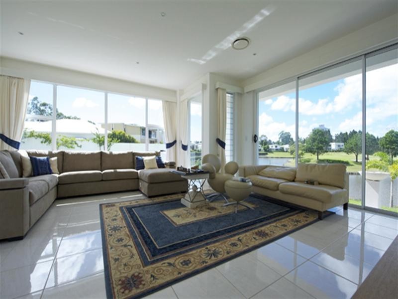 1037 Lakeview Terrace, Benowa QLD 4217