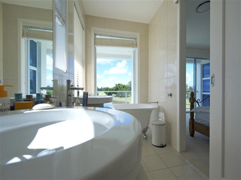 1037 Lakeview Terrace, Benowa QLD 4217