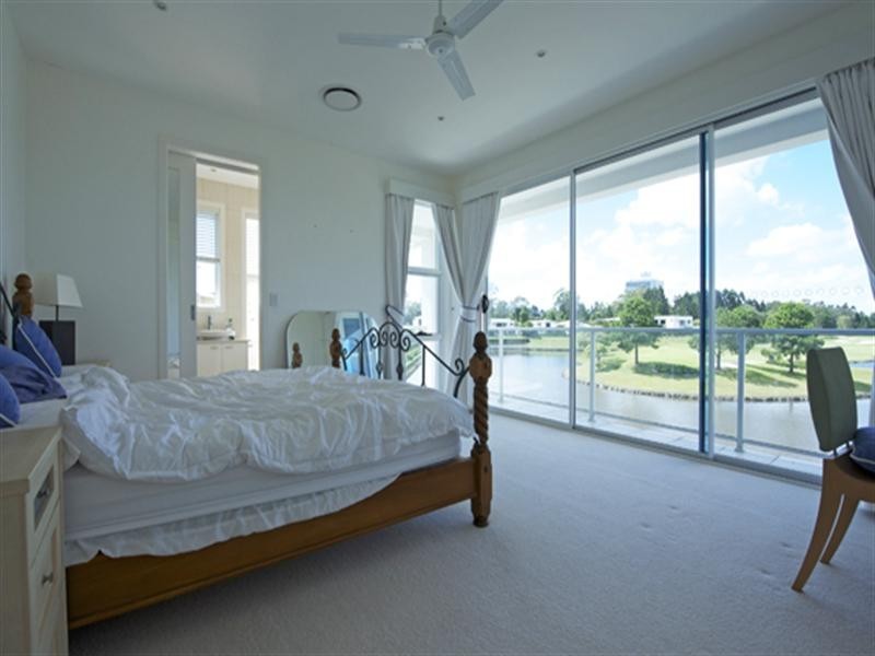 1037 Lakeview Terrace, Benowa QLD 4217