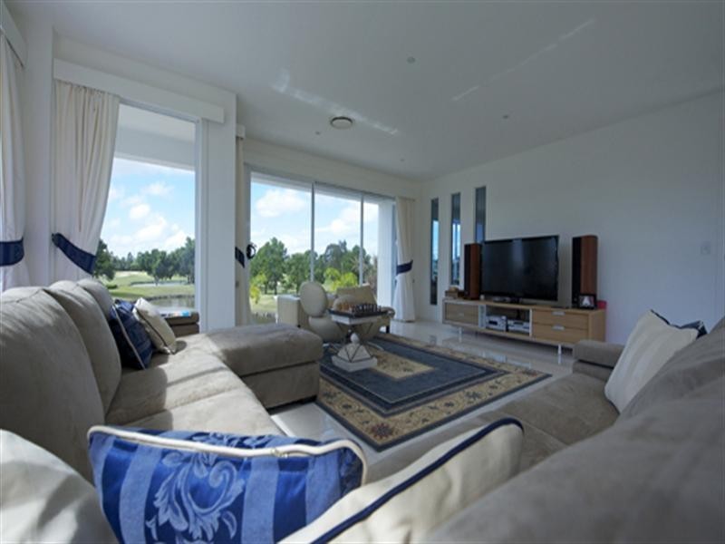 1037 Lakeview Terrace, Benowa QLD 4217