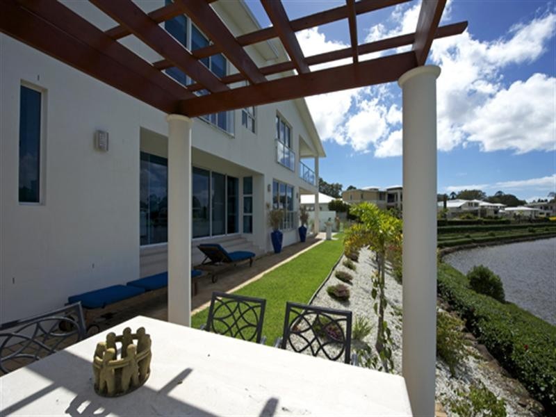 1037 Lakeview Terrace, Benowa QLD 4217