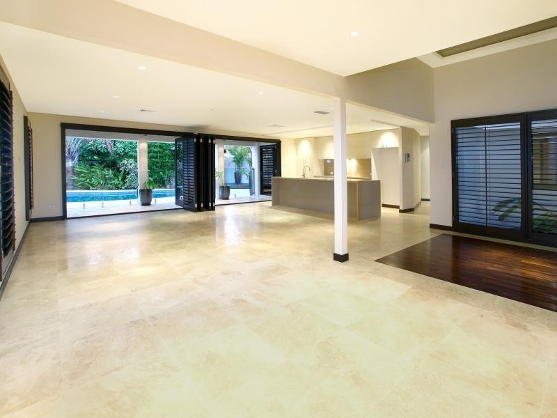 30 Remo Street, Isle Of Capri QLD 4217