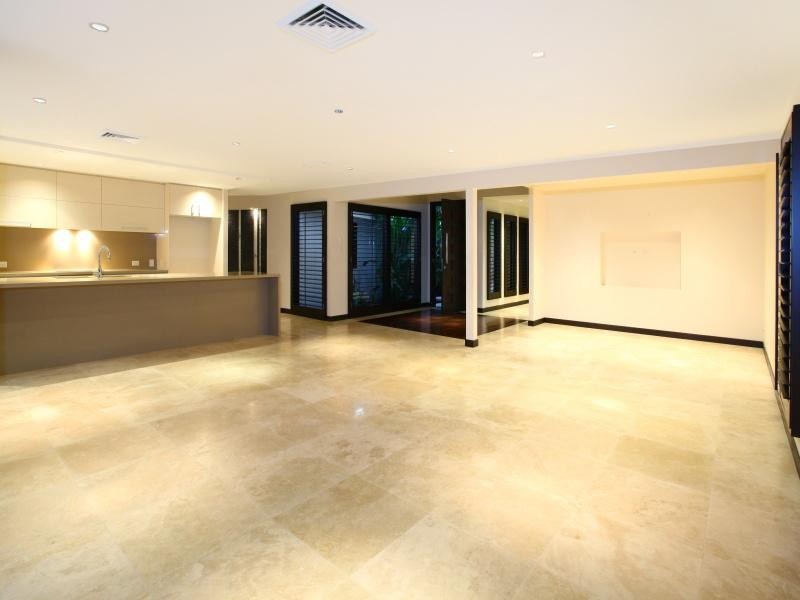 30 Remo Street, Isle Of Capri QLD 4217