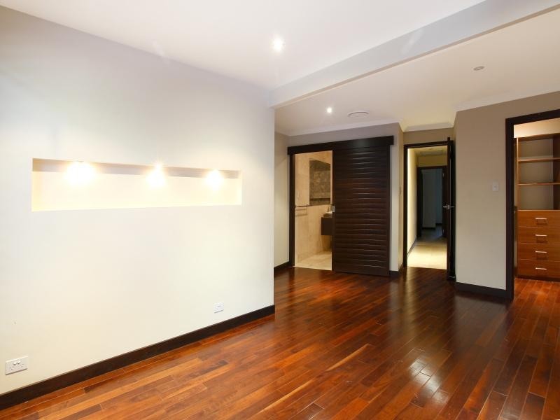 30 Remo Street, Isle Of Capri QLD 4217