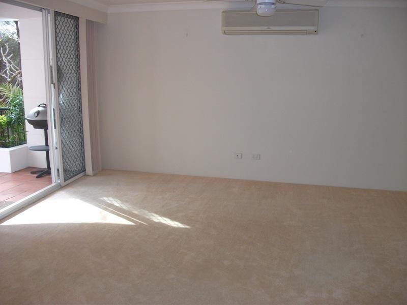 4/3 Federation Avenue, Broadbeach QLD 4218