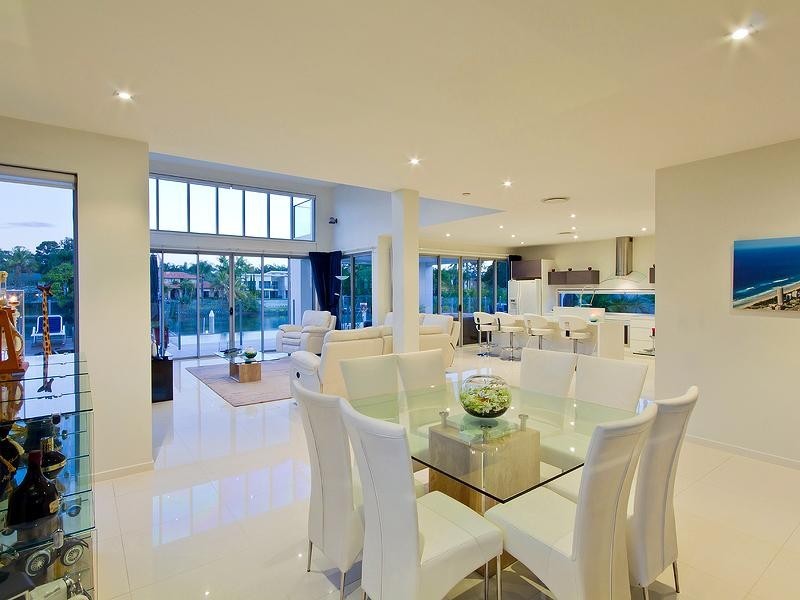 8 Binda Place, Sorrento QLD 4217