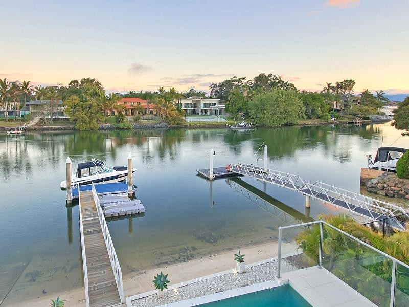 8 Binda Place, Sorrento QLD 4217