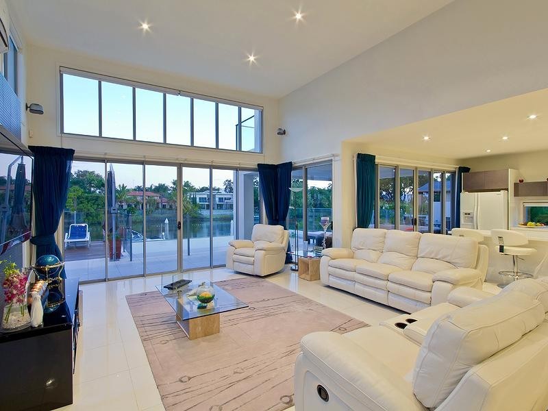 8 Binda Place, Sorrento QLD 4217