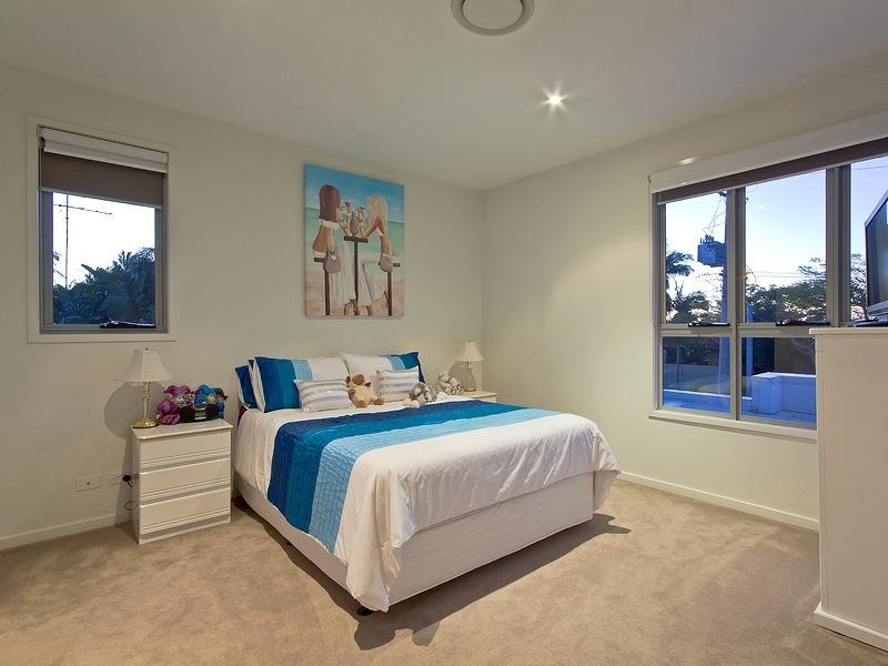 8 Binda Place, Sorrento QLD 4217