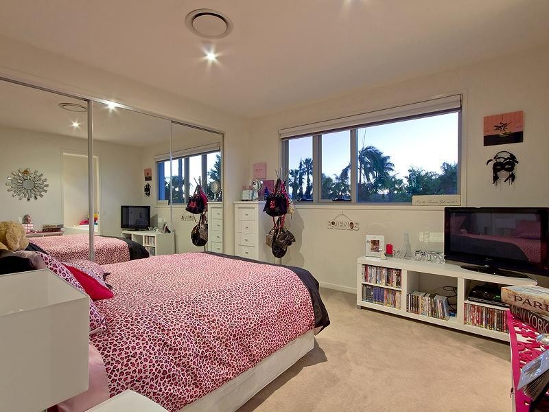 8 Binda Place, Sorrento QLD 4217