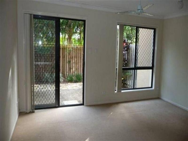 8/119 Pohlman Street, Southport QLD 4215