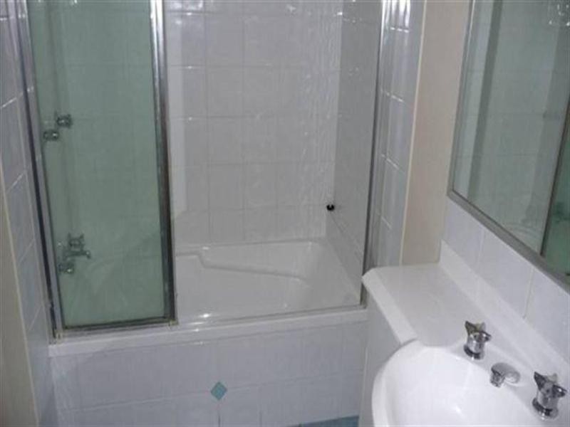 8/119 Pohlman Street, Southport QLD 4215