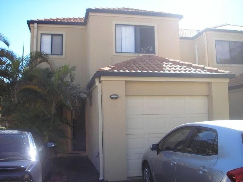 8/119 Pohlman Street, Southport QLD 4215