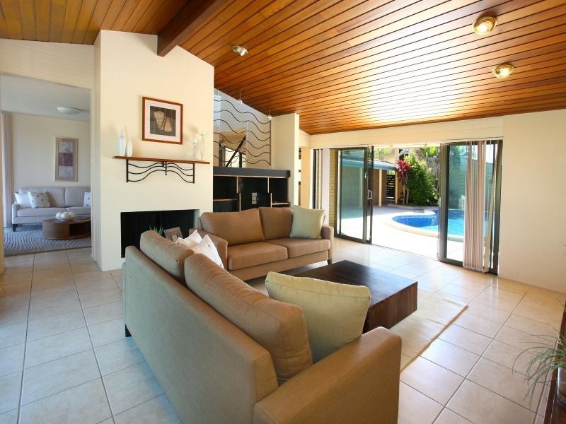 13 Beverley Crescent, Broadbeach Waters QLD 4218