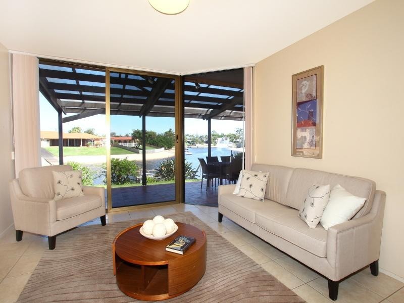 13 Beverley Crescent, Broadbeach Waters QLD 4218