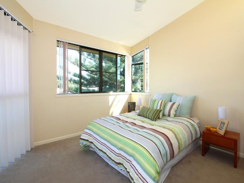 13 Beverley Crescent, Broadbeach Waters QLD 4218