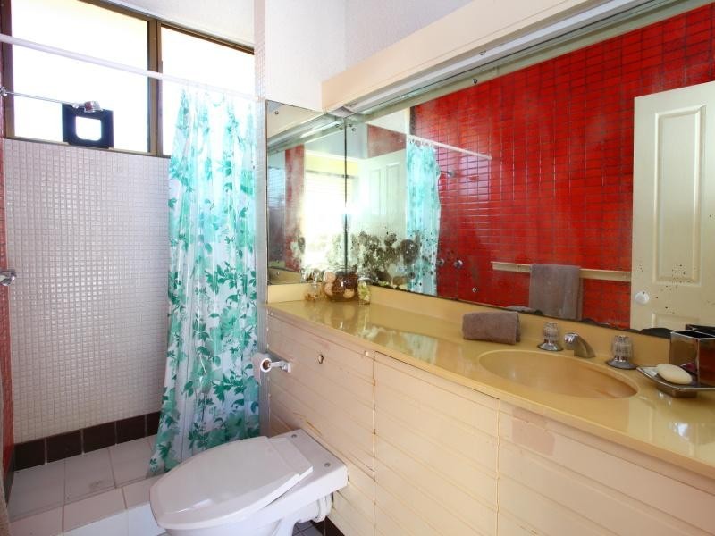 13 Beverley Crescent, Broadbeach Waters QLD 4218