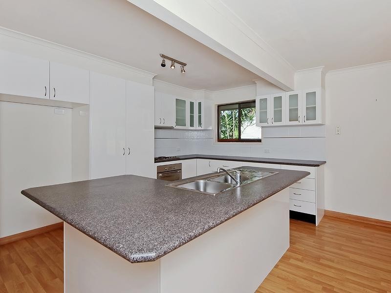 39 Sovereign Drive, Mermaid Waters QLD 4218