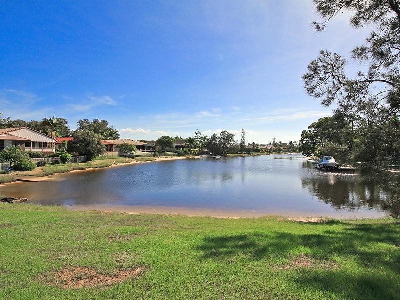 39 Sovereign Drive, Mermaid Waters QLD 4218