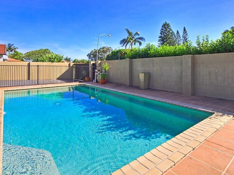 39 Sovereign Drive, Mermaid Waters QLD 4218