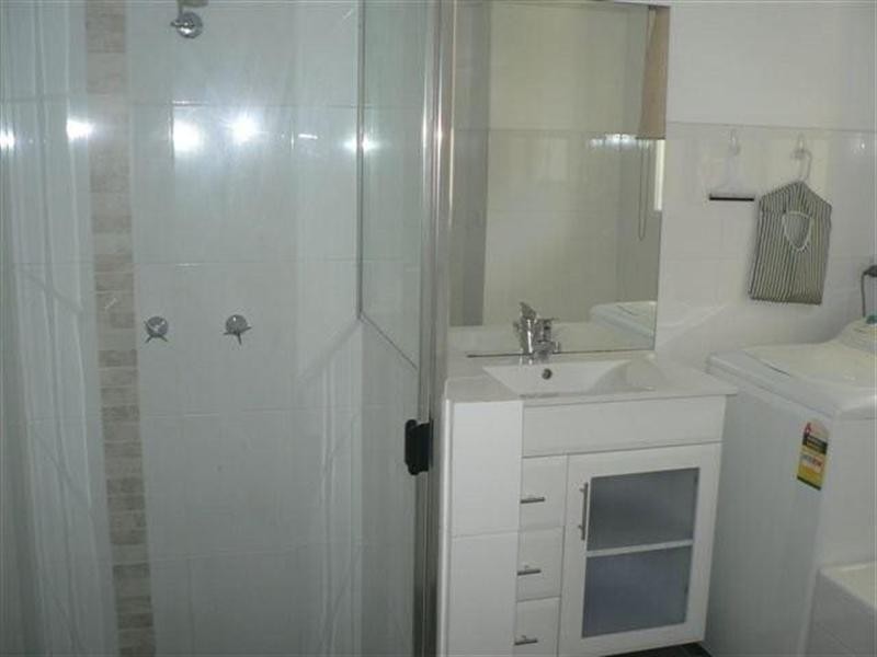 1/11 Rosewood Avenue, Broadbeach QLD 4218