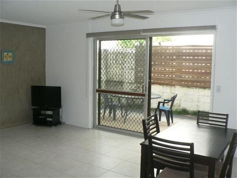 1/11 Rosewood Avenue, Broadbeach QLD 4218