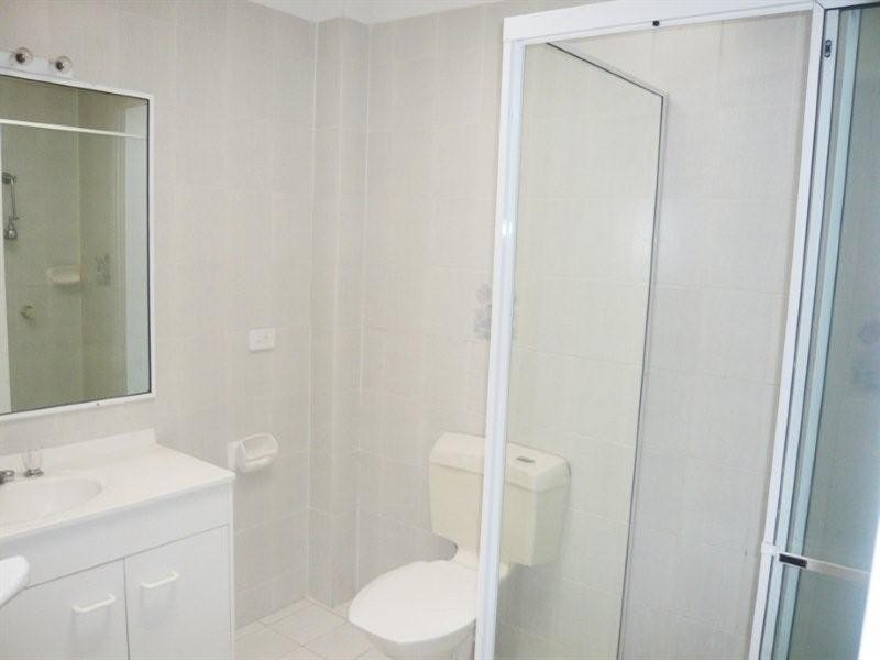 1/7 Orvieto Avenue, Mermaid Waters QLD 4218