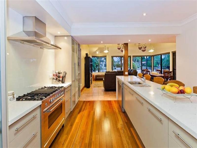 39 Beverley Crescent, Broadbeach Waters QLD 4218