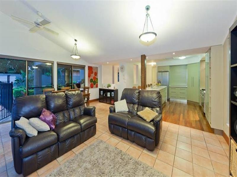 39 Beverley Crescent, Broadbeach Waters QLD 4218