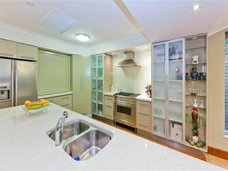 39 Beverley Crescent, Broadbeach Waters QLD 4218