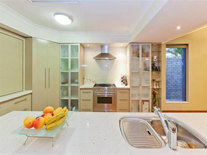 39 Beverley Crescent, Broadbeach Waters QLD 4218