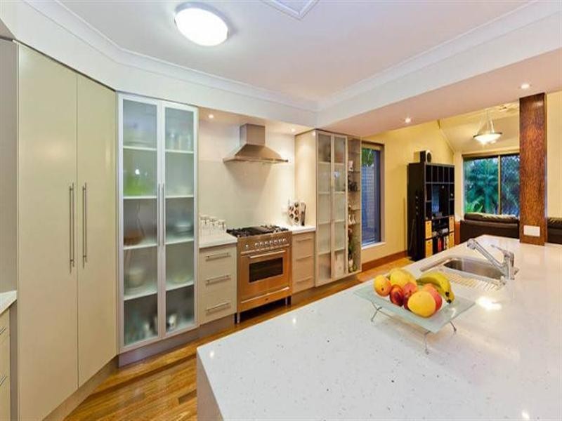 39 Beverley Crescent, Broadbeach Waters QLD 4218