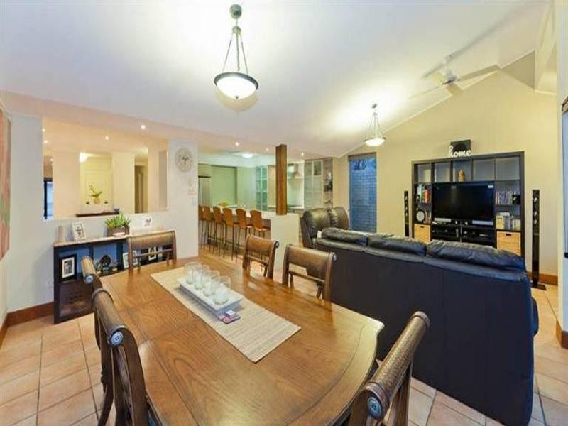 39 Beverley Crescent, Broadbeach Waters QLD 4218