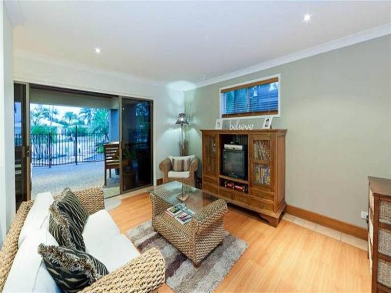 39 Beverley Crescent, Broadbeach Waters QLD 4218