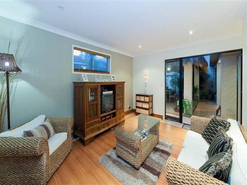 39 Beverley Crescent, Broadbeach Waters QLD 4218