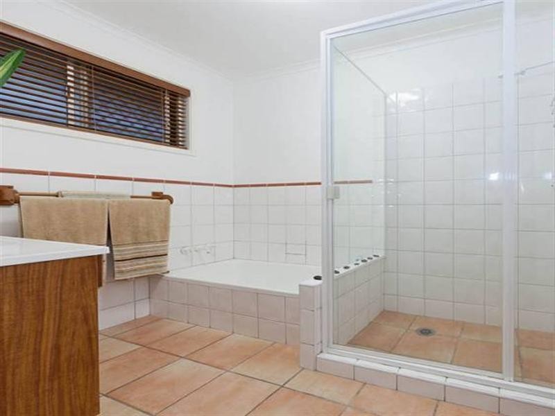 39 Beverley Crescent, Broadbeach Waters QLD 4218