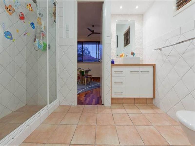 39 Beverley Crescent, Broadbeach Waters QLD 4218