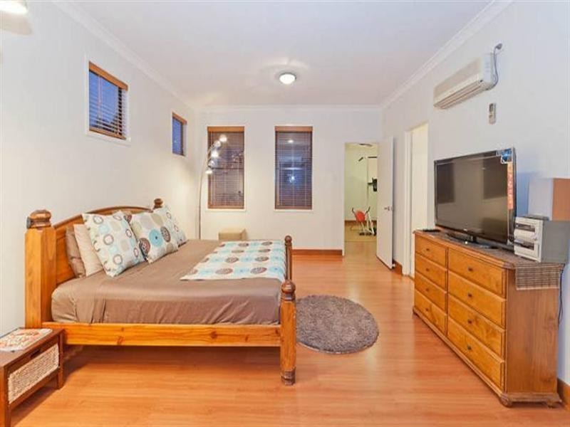 39 Beverley Crescent, Broadbeach Waters QLD 4218