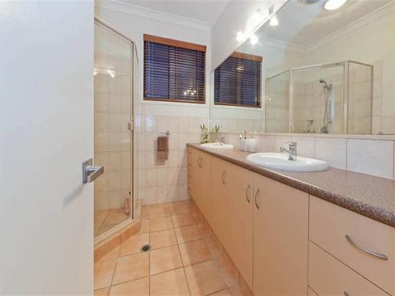 39 Beverley Crescent, Broadbeach Waters QLD 4218