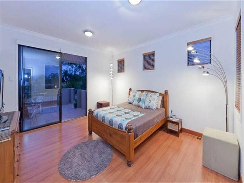 39 Beverley Crescent, Broadbeach Waters QLD 4218