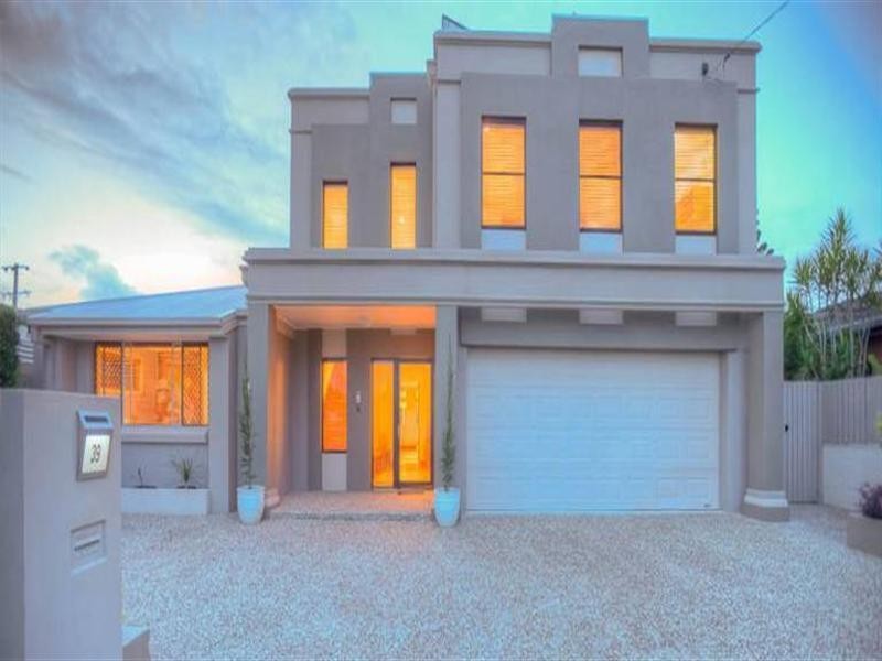 39 Beverley Crescent, Broadbeach Waters QLD 4218