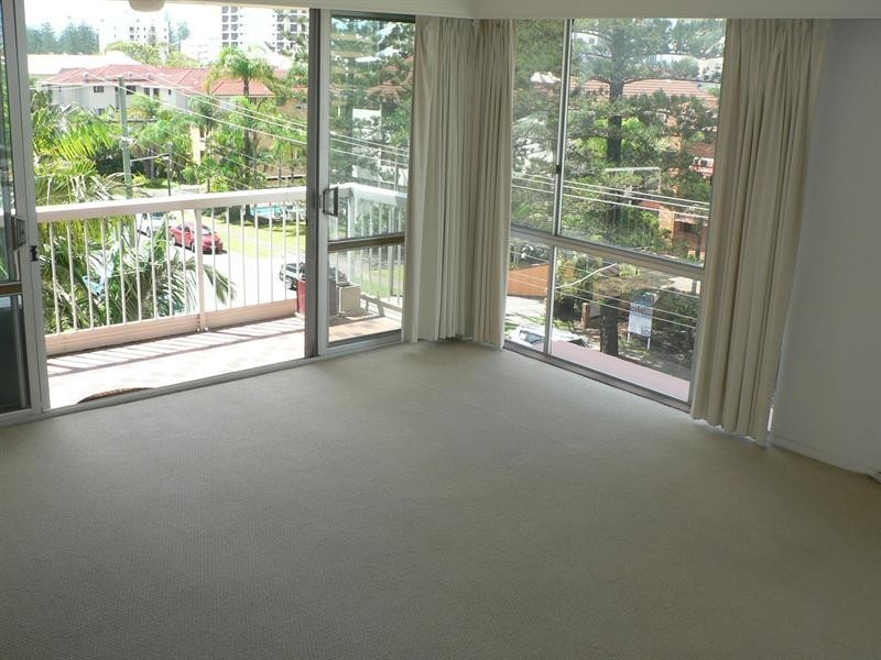 12/2 Federation Avenue, Broadbeach QLD 4218