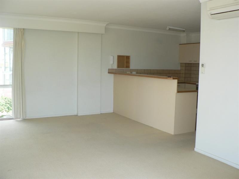 12/2 Federation Avenue, Broadbeach QLD 4218