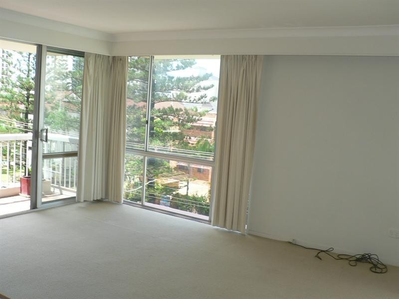 12/2 Federation Avenue, Broadbeach QLD 4218