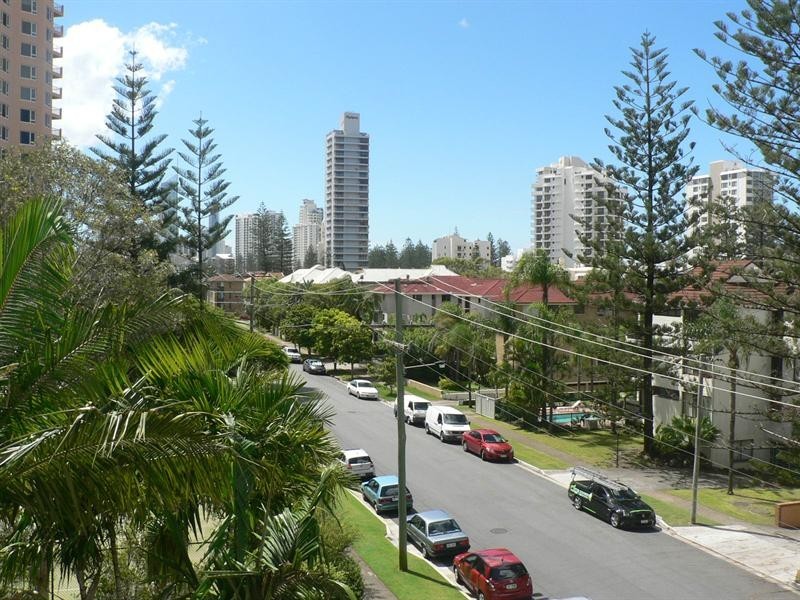 12/2 Federation Avenue, Broadbeach QLD 4218